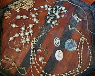 318m Jewelry Assortment