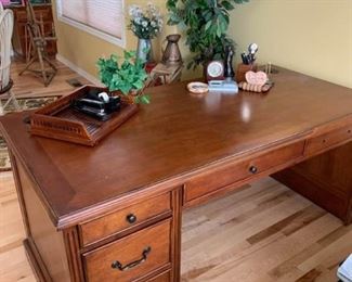 341d Office Desk