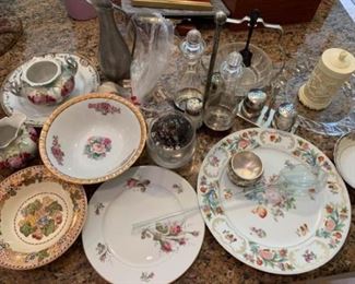 366k A Mix Of Porcelain  Glass