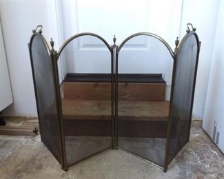 G203Folding Fireplace Screen