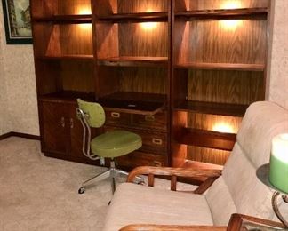Detail pics of (SOLD)Bookcase and Olive Green desk chair 