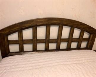 Detail Queen Headboard 
Measures: 69”Wide • 47”Tall • 2.5”Thick 
Item#65481