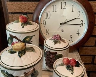 Howard Miller, Accuwave DS Wall Clock. Japan Canisters.