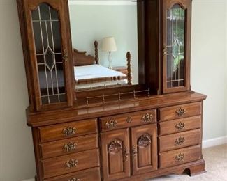 Kincaid Light Bedroom Dresser with Mirror