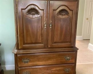 Large Kincaid Chest