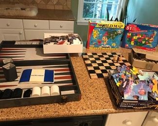 Backgammon Chess Multiple Puzzles and Traditional Fun