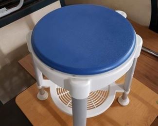 rive #HX5 9JP 450 lb max adjustable height & spinning shower seat $35
