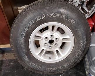 (1) Goodyear Wrangler RT/S 31x10.50R15LT Slightly used truck tire with 6 lug rim $250