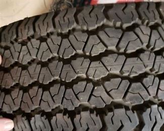 (1) Goodyear Wrangler RT/S 31x10.50R15LT Slightly used truck tire with 6 lug rim $250