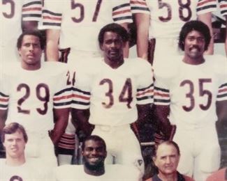 Vintage 1982 Chicago Bears team framed color photo with Walter Payton #34 Call