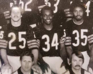 Vintage 1977 Chicago Bears team black & white framed photo with Walter Payton #34 Call