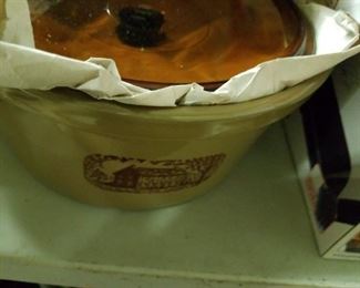 THE AMANA COUNTRY SLOW COOKER RADARANGE MICROWAVE RAYTHEON STONEWARE CROCK $30