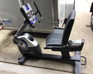 Pro-form excercise machine (like new)