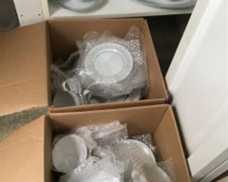 Mikasa Dinnerware Set Radcliffe pattern