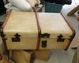 1920s Trunk  needs TLC $25 PENDING PICKUP