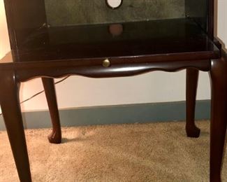$125 - Side Table with Pull Out; 24x19x25