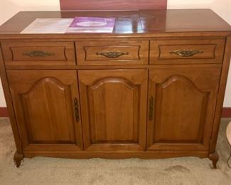 $200 - Ravenwood Series Stereo Console; 47x20x32