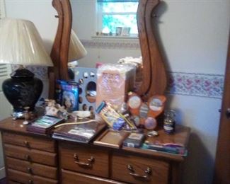  bedroom dresser/mirror, accessories
