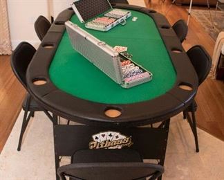 Poker table 