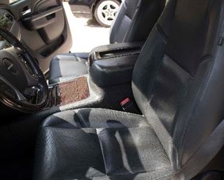 2012 GMC Yukon Dinali with 146,000.00 miles 