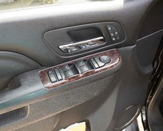 2012 GMC Yukon Dinali with 146,000.00 miles 