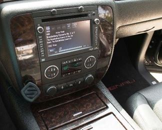 2012 GMC Yukon Dinali with 146,000.00 miles 