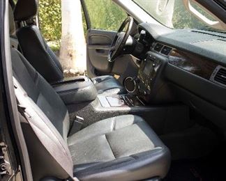 2012 GMC Yukon Dinali with 146,000.00 miles 