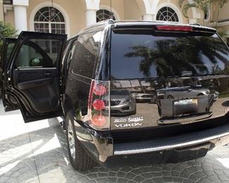 2012 GMC Yukon Dinali with 146,000.00 miles 