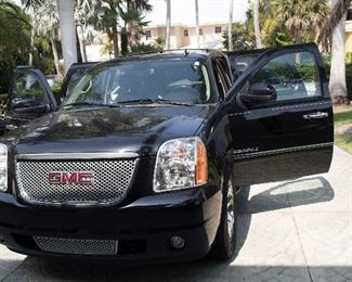 2012 GMC Yukon Dinali with 146,000.00 miles 