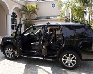 2012 GMC Yukon Dinali with 146,000.00 miles 