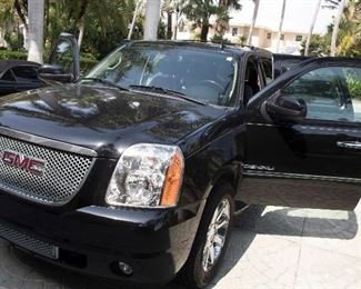 2012 GMC Yukon Dinali with 146,000.00 miles 