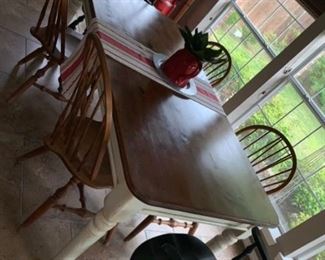 Simply Southern custom table w. chairs