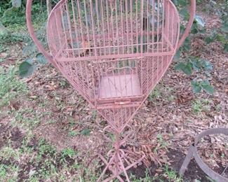 Iron heart-shaped birdcage & stand