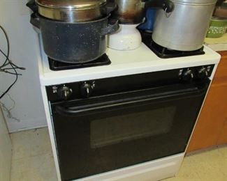 Frigidaire gas stove... free-standing