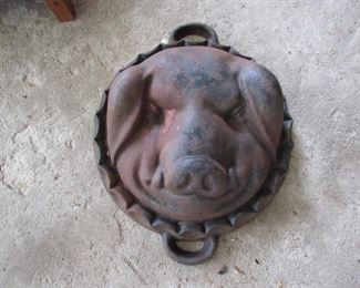 Heavy cast iron pig mold