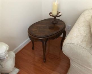 photo do single end table with lattice design on top