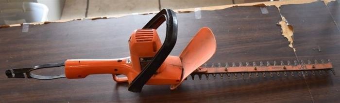 Black & Decker 16" Hedge Trimmer | Mo.# 8124 | Turns On! -WILL SHIP
