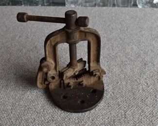 Old Vintage Pipe Vise | No Visible Makers Mark -WILL SHIP
