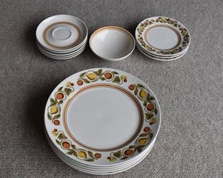 Lot of 14 Franciscan Pickwick Whitestone-ware | 5 Large Plates - 10.25" Wide | 3 Small Plates - 6" Wide | 5 Saucers - 5.5" Wide | 1 Small Bowl - 5" Wide -WILL SHIP