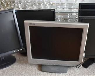 Lot of 6 17" - 19" Monitors | 4 Dells, 1 Median, & 1 AOC (19" Display) | All Turn On! -LOCAL PICKUP ONLY