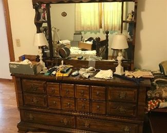 Dresser w/mirror