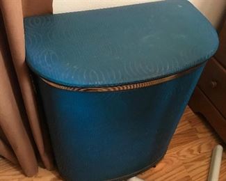 Clothes hamper