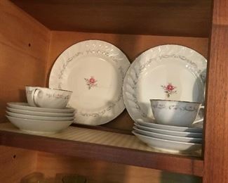Royal Swirl China set