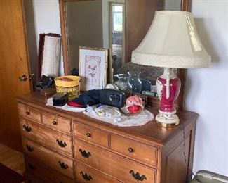 Dresser w/mirror