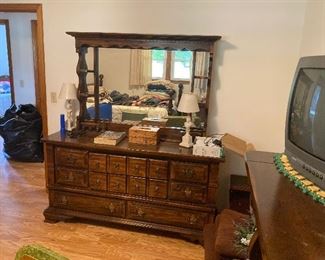 Dresser w/mirror