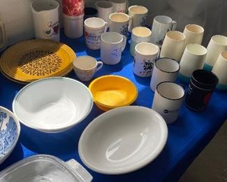 Mugs/coffee cups