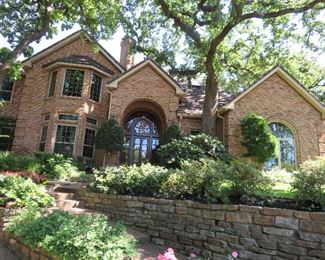 Beautiful furnishings, but lots of stairs to navigate!