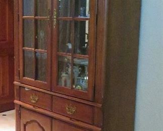 Thomasville china/curio cabinet