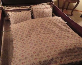 Queen bed linens