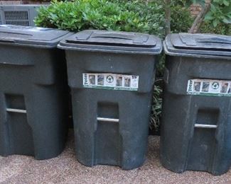 Toter trash cans